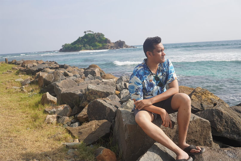 আহাংগামার সেই সমুদ্রপাড়ে লেখক