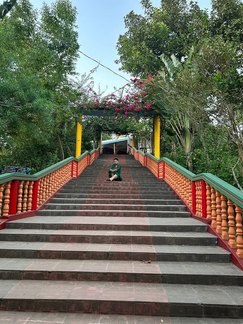 মন্দিরে ওঠার সিঁড়ি